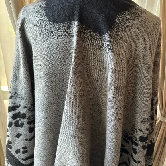 Gray and Black Animal Print Shawl - reversible with fringe hem - Picture 8 of 9